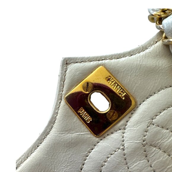 Vintage Chanel White Quilted Flap Bag | Gold Chain Classic - Picture 6 of 9